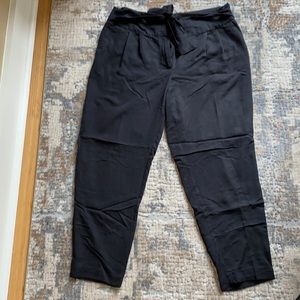 Adorable lightweight Anne Klein pants